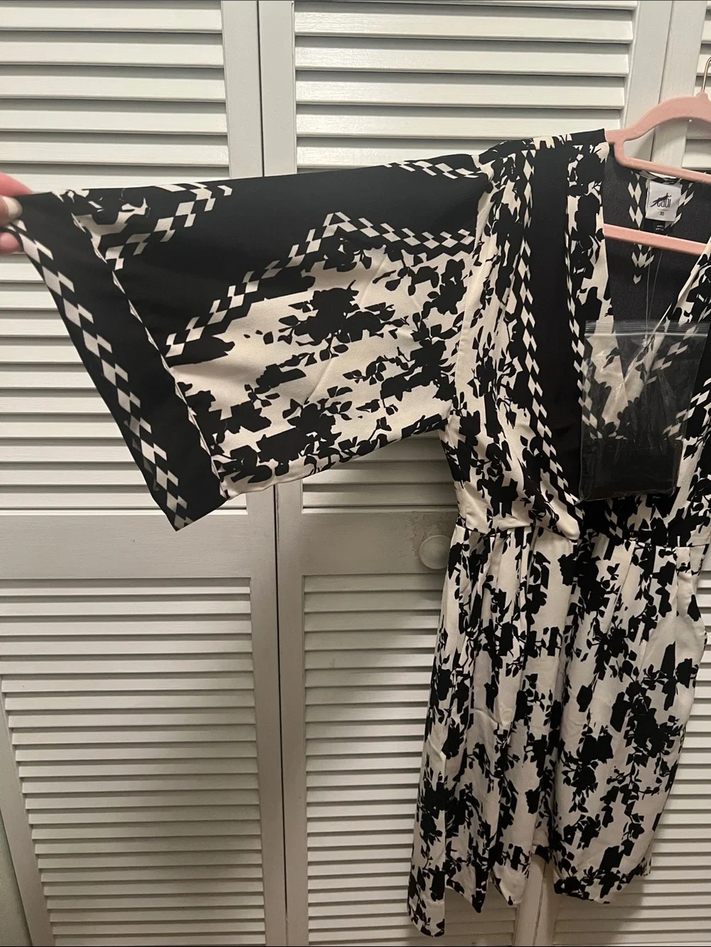 #1984**CAbi Black and White Abstract Floral Romper - Picture 4 of 13